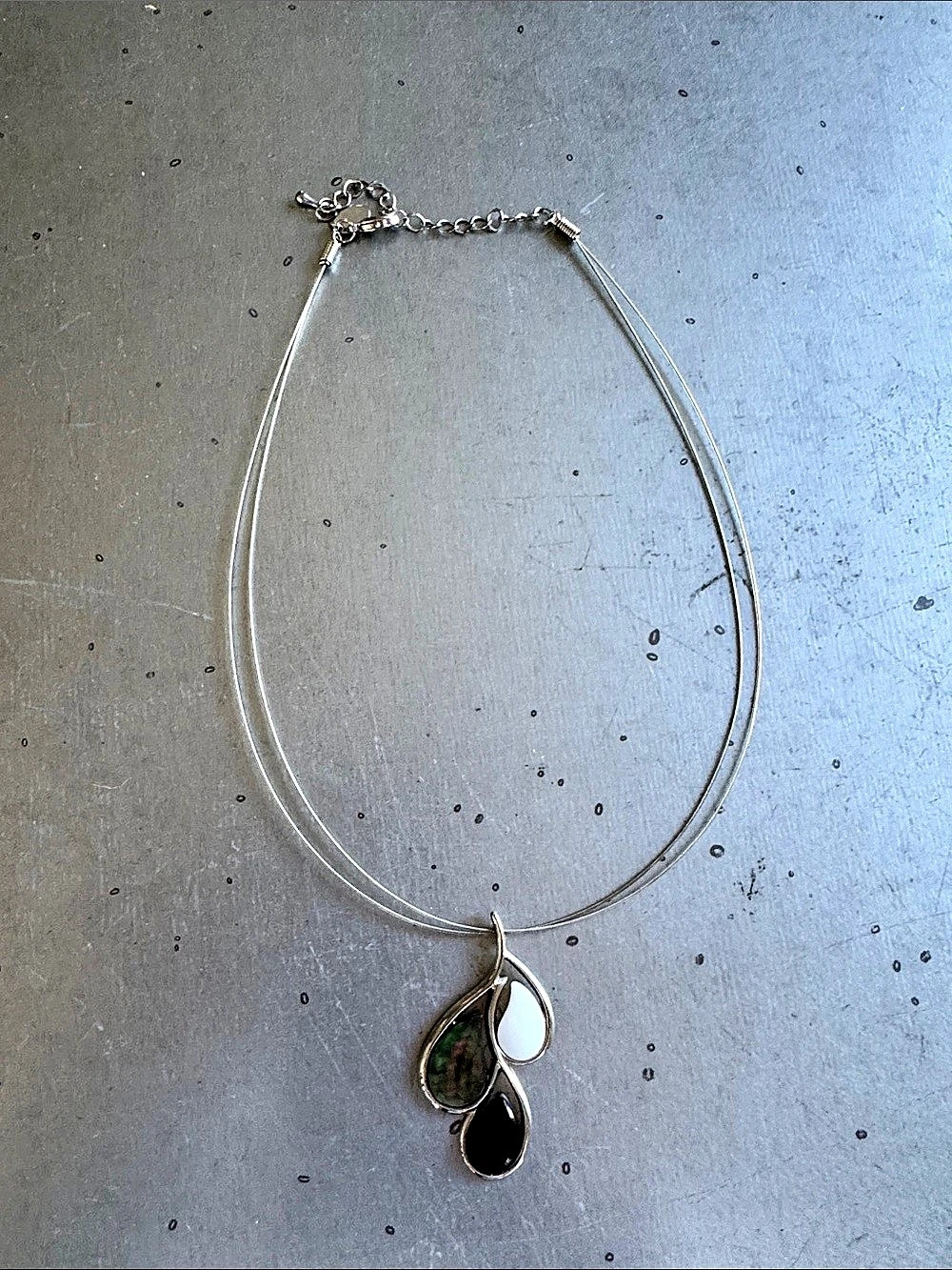 Silver Tone Pendant Necklace